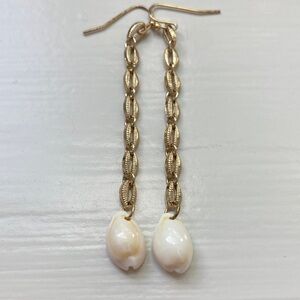 Gold tone Minimalist Cream White Sea Shell Drop Dangle Earrings